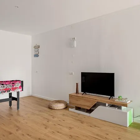 Hébergement de vacances Joivy Modern 3br House With Spacious Front Yard *