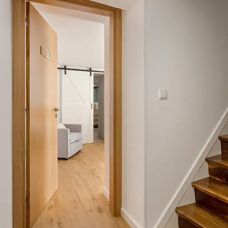 Joivy Modern 3br House With Spacious Front Yard Hébergement de vacances Chelreira