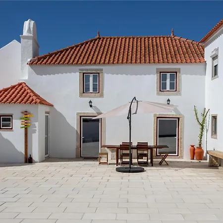 Joivy Modern 3br House With Spacious Front Yard Chelreira